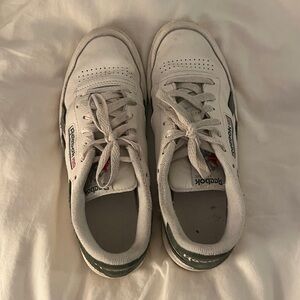 Reebok women’s retro Sneakers in White and Green
